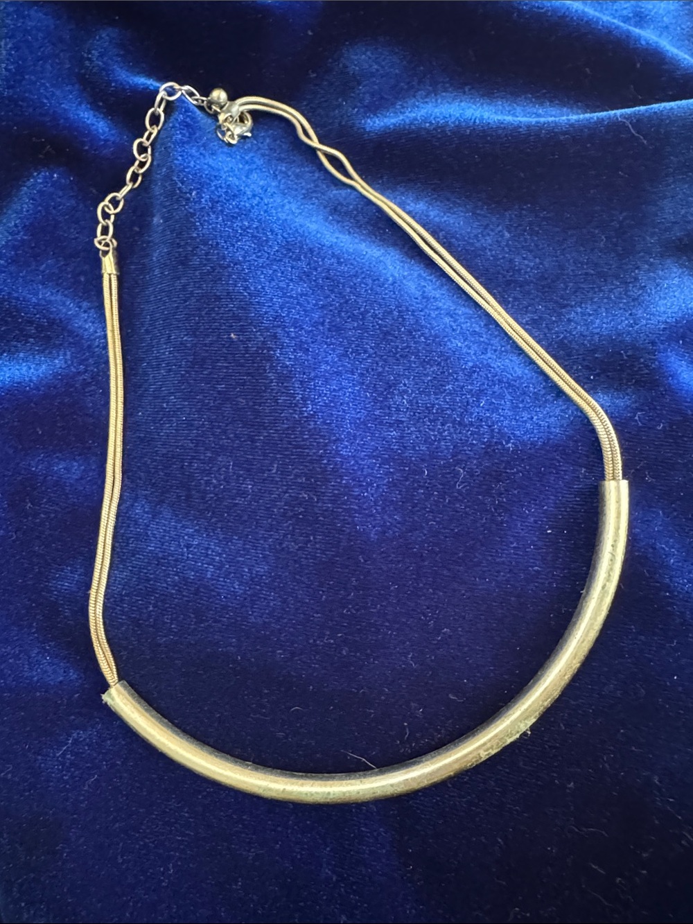 Elegant Gold-Tone Curved Bar Necklace - Women Jewelry